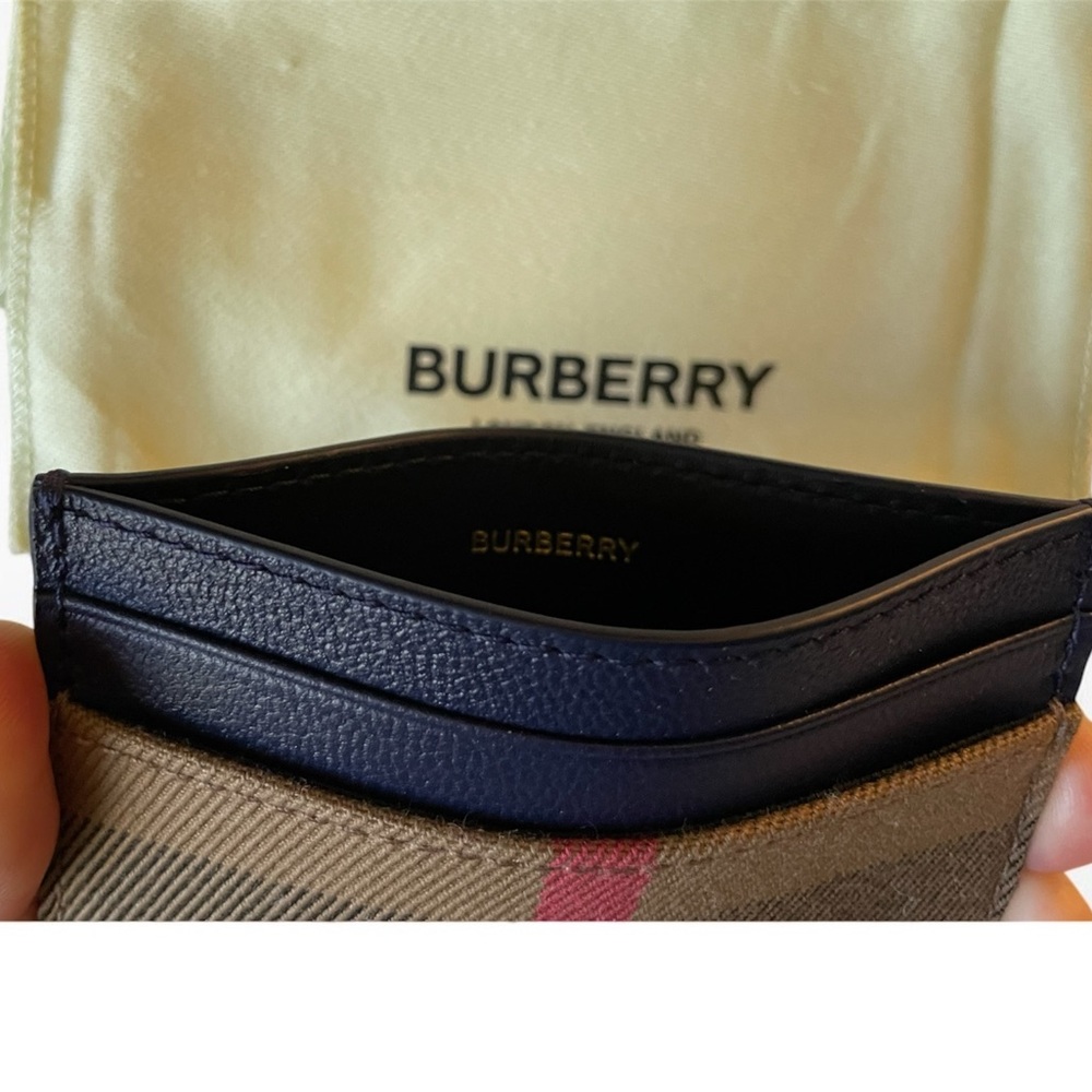 ❌🙅♀️SOLD🙅♀️❌ Burberry House Check Card Case - Picture 3 of 3